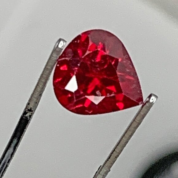 Elegant Red Gemstone Teardrop ruby - Picture 1 of 13